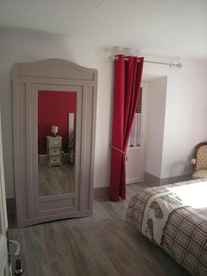 Hotel Gites Des Touristes Vollore-Montagne Bagian luar foto